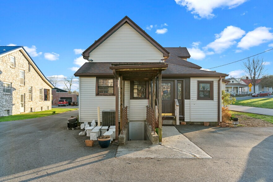 More Photos Of 223 Helm St, Elizabethtown General Retail For Sale