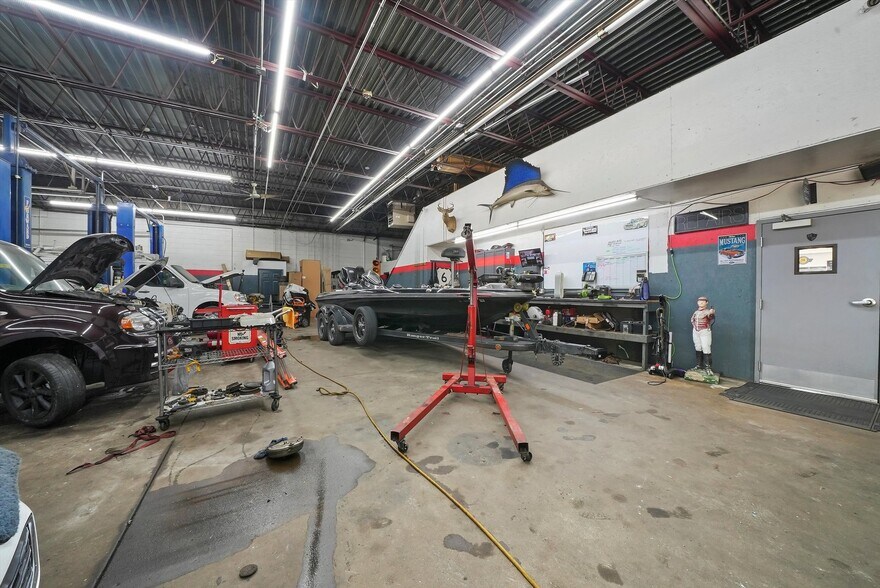 More Photos Of 2920 W 159th St, Markham Freestanding For Sale