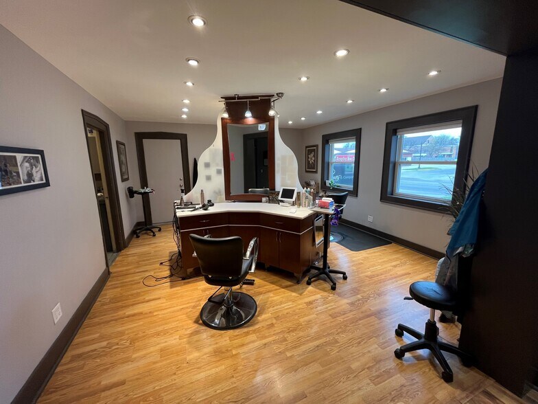 More Photos Of 200 W Washington St, Greenville Office For Sale