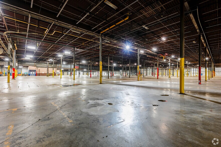 More Photos Of 1000 N South Rd, Scranton Warehouse For Lease