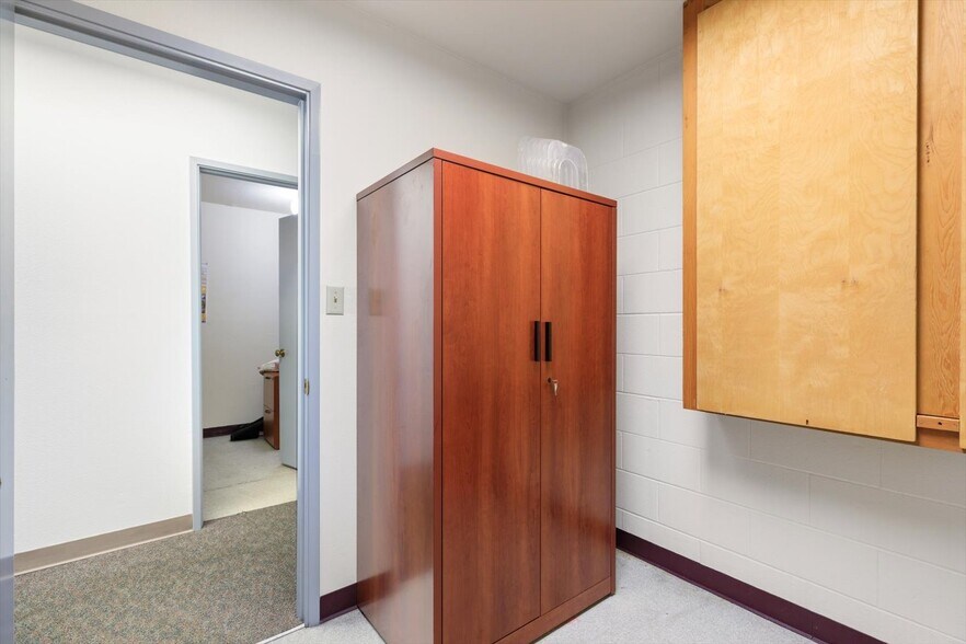 More Photos Of 5589 Harbor Road Rd, Freeland Office Residential For Sale