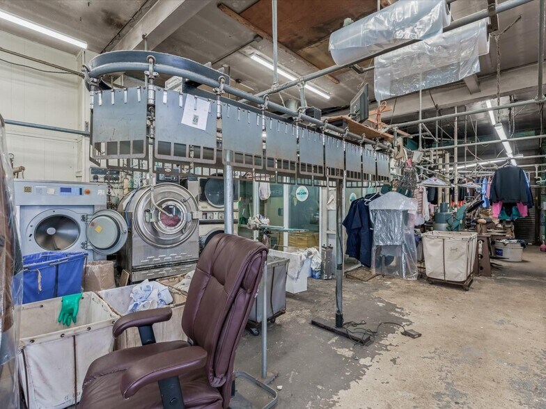 More Photos Of 3180 Lawson Blvd, Oceanside Storefront For Sale