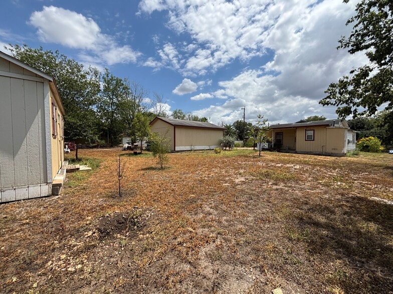 More Photos Of 147 Wainwright St, San Antonio Flex For Sale