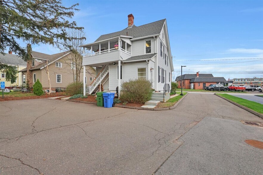 More Photos Of 36 School St, Glastonbury Office For Sale
