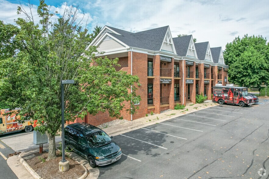More Photos Of 626 Grant St, Herndon Office For Lease