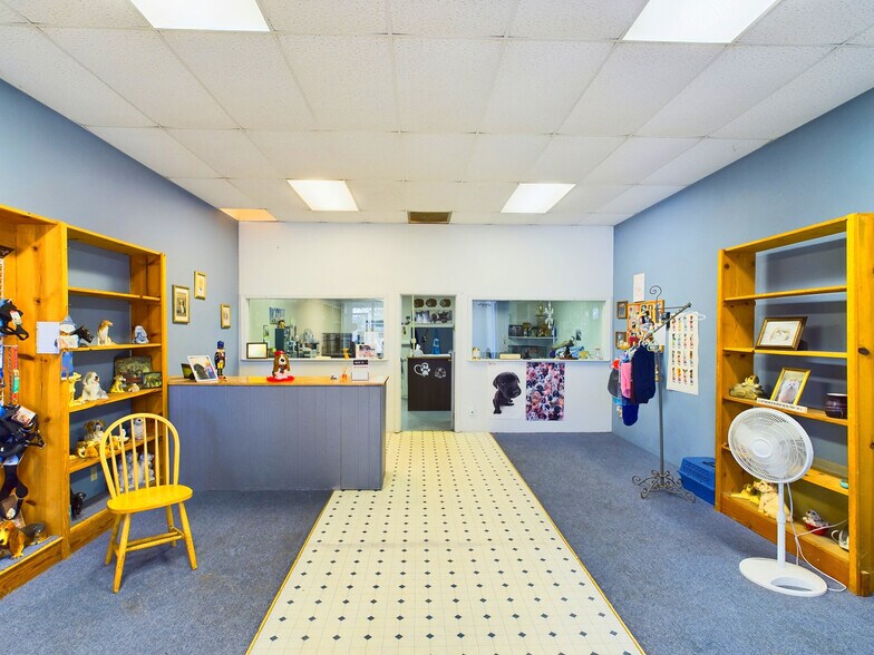 More Photos Of 14420 Lakeshore Dr, Clearlake Office For Sale