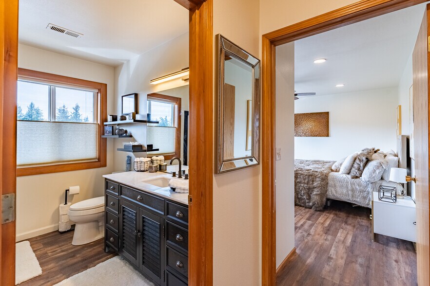 More Photos Of 914 Citadel Dr, Everson Office Residential For Sale