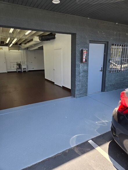 More Photos Of 3740 Overland Ave, Los Angeles Office For Lease
