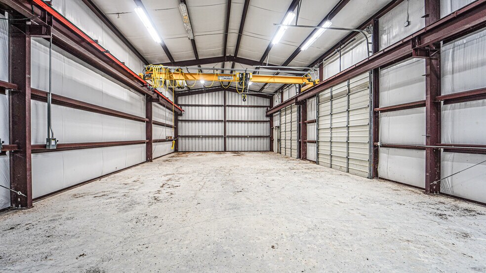 More Photos Of 5500 SW Moody St, Victoria Manufacturing For Sale