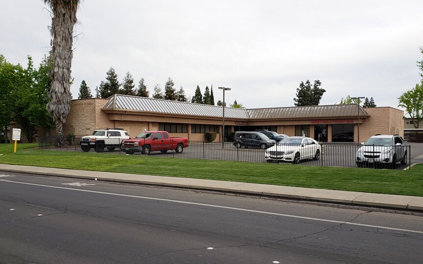 Primary Photo Of 3150 G St, Merced Medical For Lease