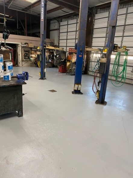 More Photos Of 200 Daniel Moore St, Portland Auto Repair For Sale