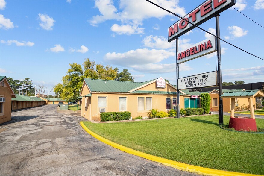 Primary Photo Of 1706 S 1st St, Lufkin Hotel For Sale