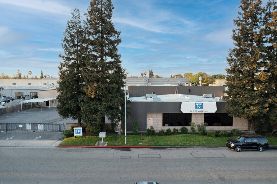More Photos Of 453 W Bedford Ave, Fresno Warehouse For Lease