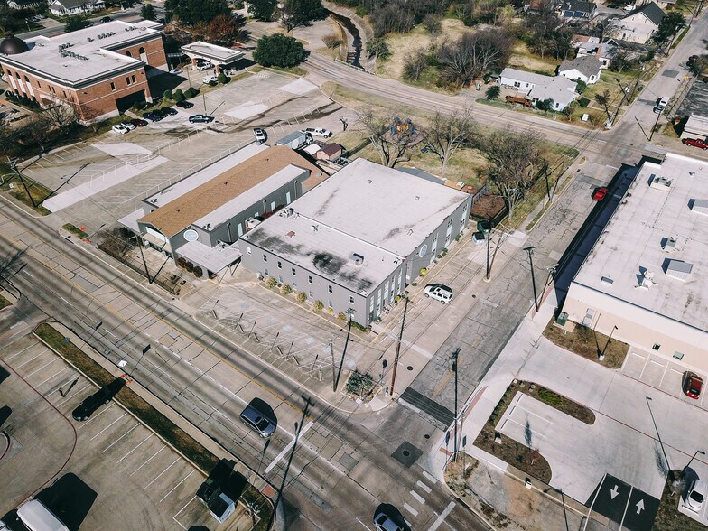 More Photos Of 401 Bolivar St, Denton Office For Sale