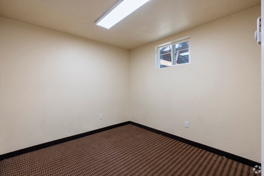 More Photos Of 1975 Timber Way, Reno Warehouse For Sale