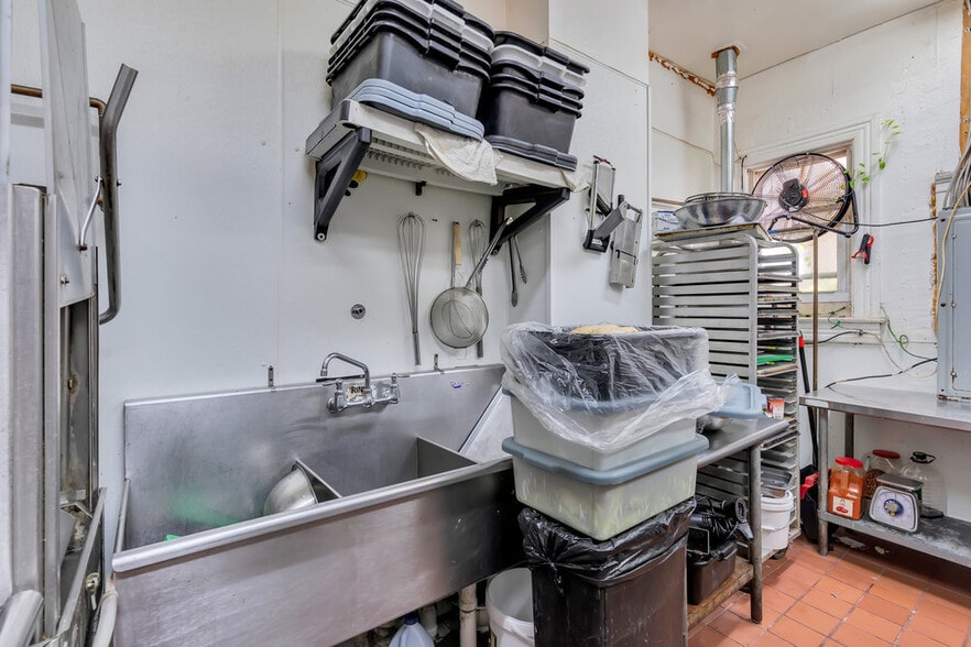 More Photos Of 312 Main St, Allenhurst Storefront For Lease