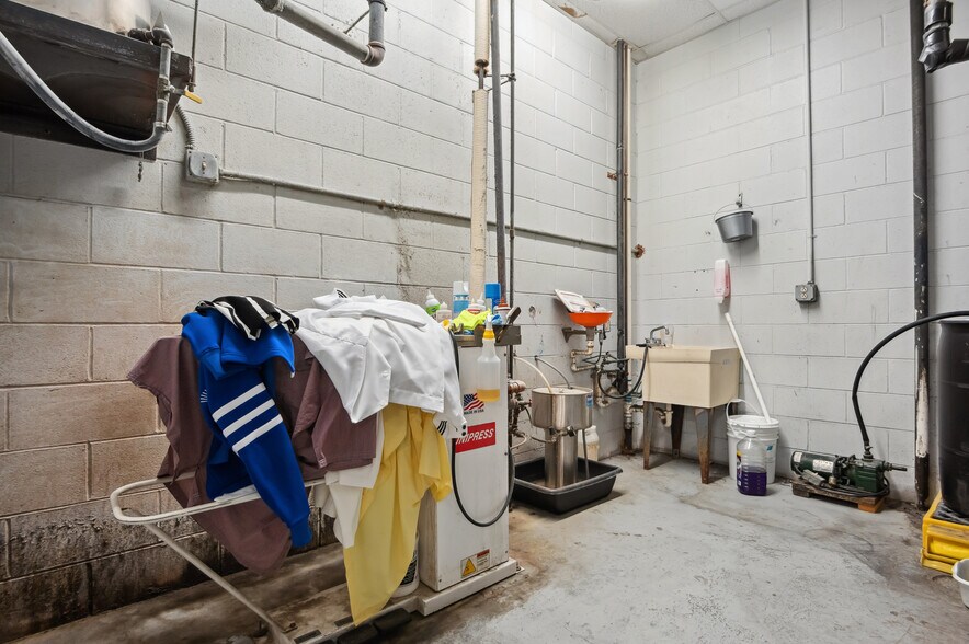 More Photos Of 4314 Henderson Dr, Jacksonville Freestanding For Sale