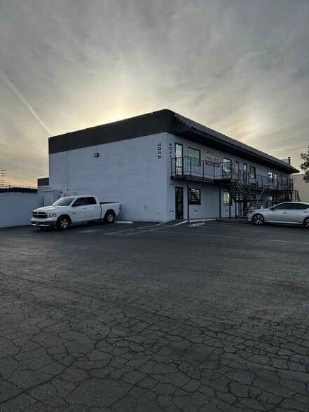 More Photos Of 4045 W Quail Ave, Las Vegas Warehouse For Lease