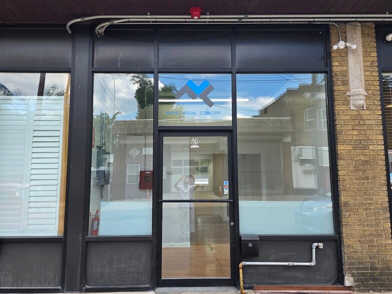 Primary Photo Of 30 W Fort Lee Rd, Bogota Storefront Retail Office For Lease