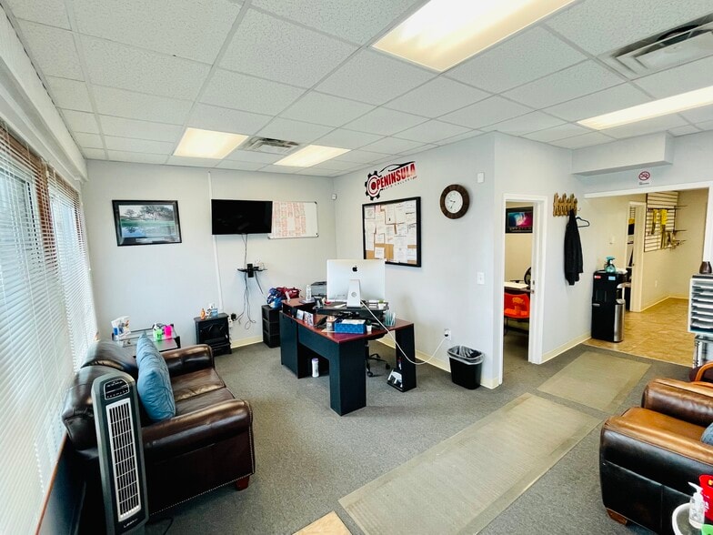 More Photos Of 1425 W Pembroke Ave, Hampton Auto Dealership For Sale