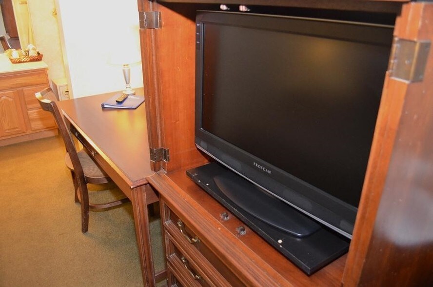 More Photos Of 2759 Mount Pleasant St, Burlington Hotel For Sale