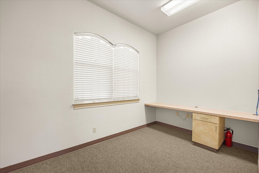 More Photos Of 1305 Paluxy Rd, Granbury Medical For Sale