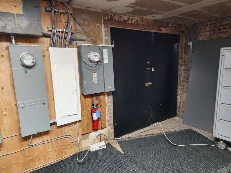 More Photos Of 142-144 N K St, Tulare Restaurant For Sale