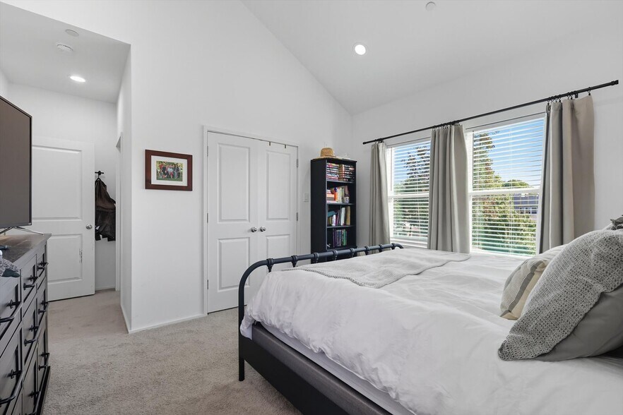 More Photos Of 5647 Live Oak, Dallas Apartments For Sale