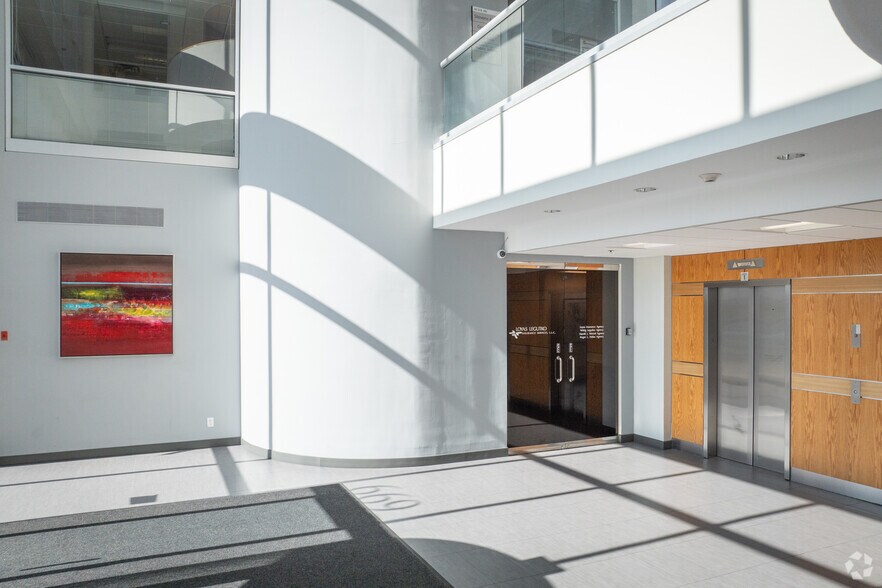 More Photos Of 669 River Dr, Elmwood Park Office For Lease
