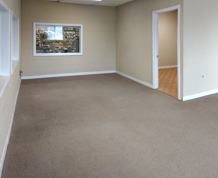 More Photos Of 30 Bridge Rd, Rouses Point Distribution For Lease