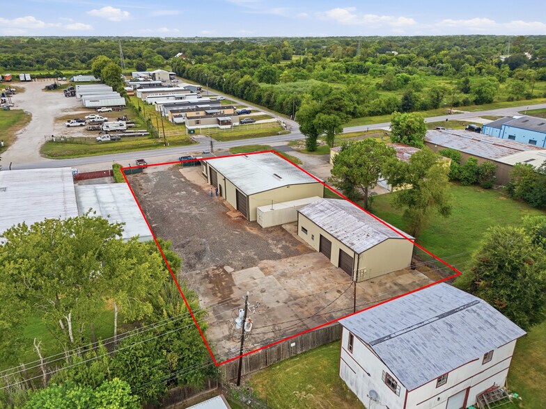 More Photos Of 2233 Garden Rd, Pearland Warehouse For Lease