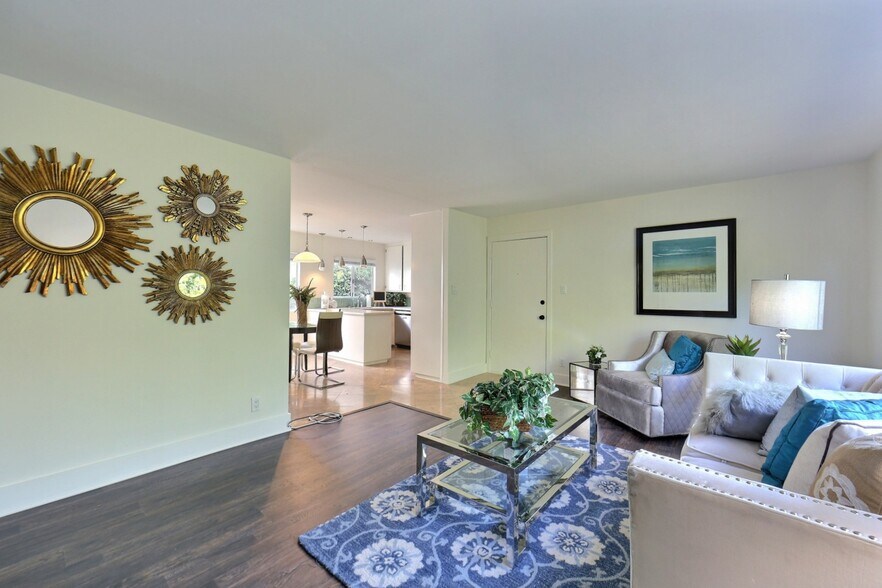 More Photos Of 534 Broadway St, Venice Apartments For Sale