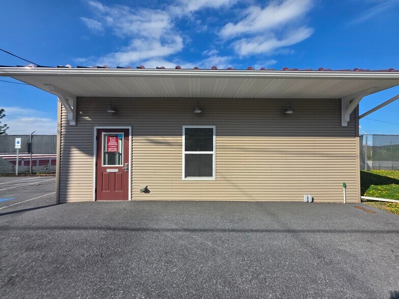 More Photos Of 320 N 2nd St, Columbia Self Storage For Lease