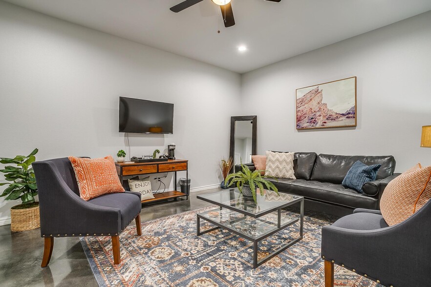 More Photos Of 1524 S Broadway St, Joshua Lodge Meeting Hall For Lease