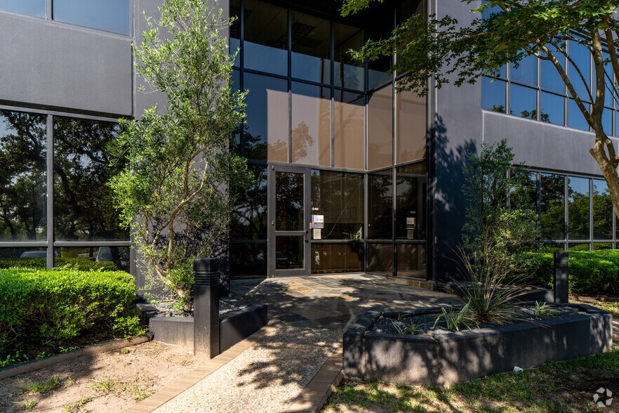 More Photos Of 3409 Executive Center Dr, Austin Unknown For Lease