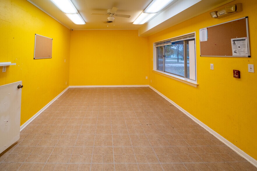 More Photos Of 105 Ward St, Cuero Daycare Center For Sale