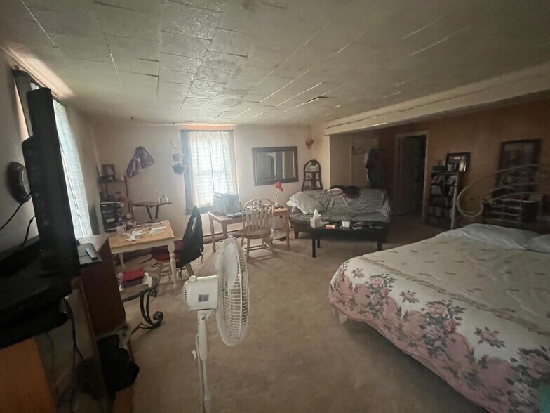 More Photos Of 407 N Main St, Valentine Loft Creative Space For Sale
