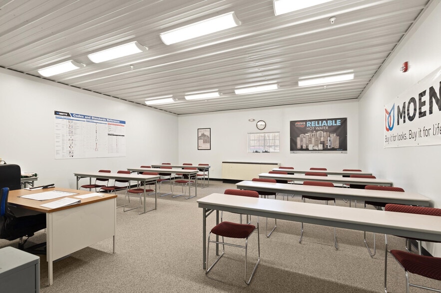 More Photos Of 109 Towle Farm Rd, Hampton Industrial For Sale