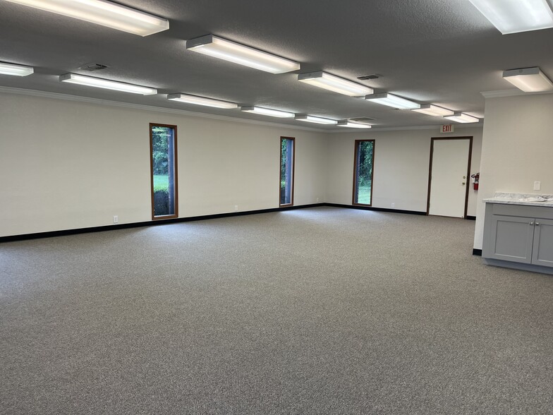 More Photos Of 900 N University Dr, Nacogdoches Medical For Lease