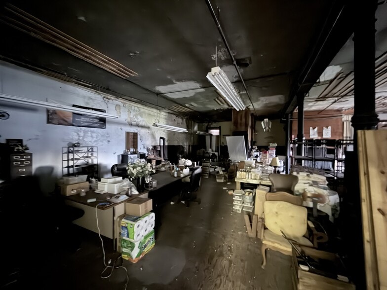 More Photos Of 301 N Harrison St, Alexandria General Retail For Sale