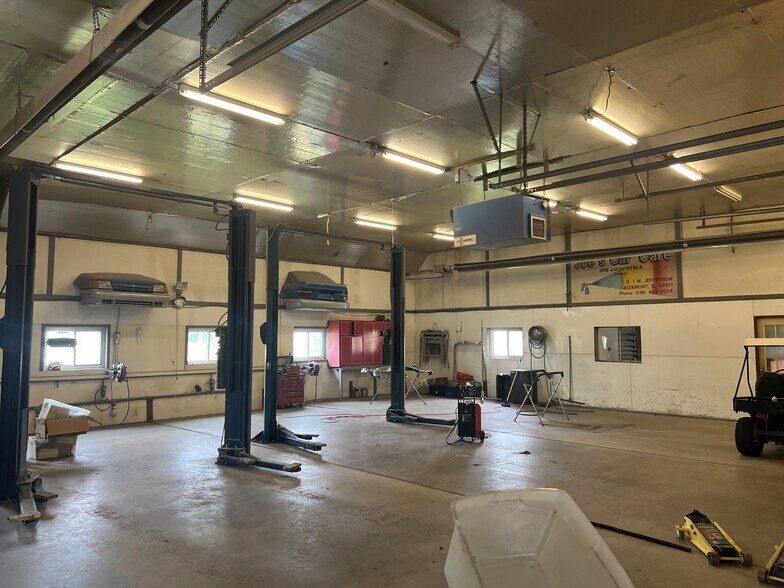 More Photos Of 202 N. Sixth St, Altamont Industrial For Sale