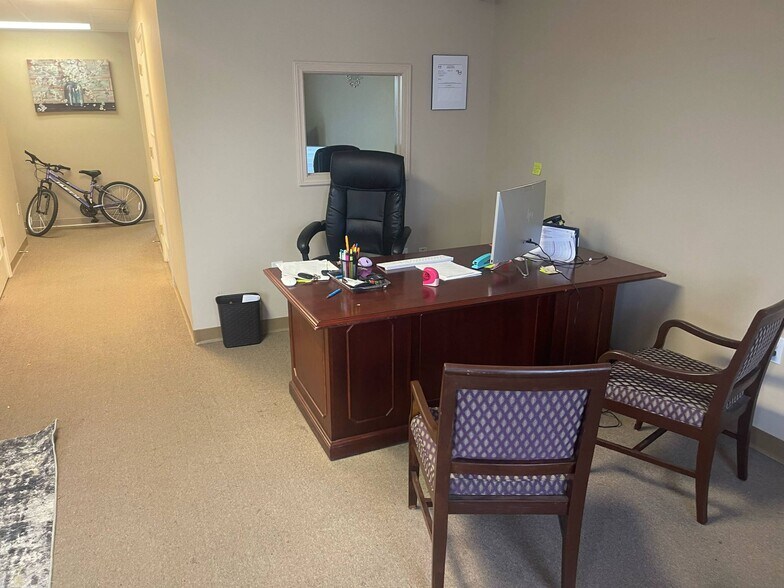 More Photos Of 1305 10th Ave, Calera Unknown For Lease