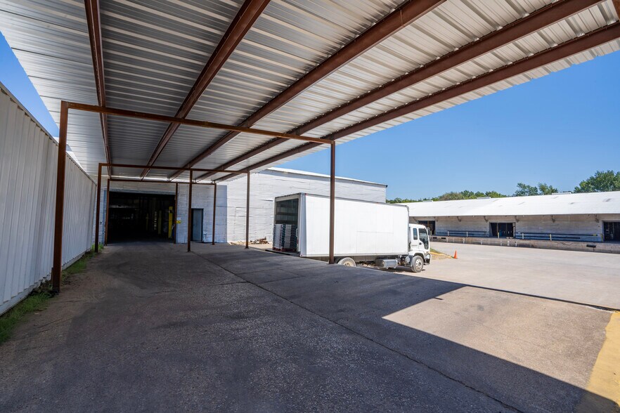 More Photos Of 401 Hardy Ave, Corsicana Warehouse For Lease
