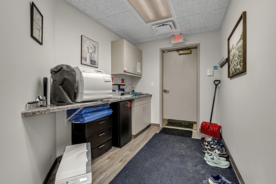 More Photos Of 1511 Northway Dr, Saint Cloud Medical For Sale