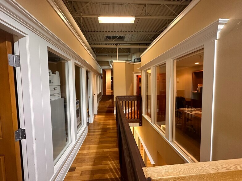 More Photos Of 15272 Croydon Dr, Surrey Office Residential For Sale