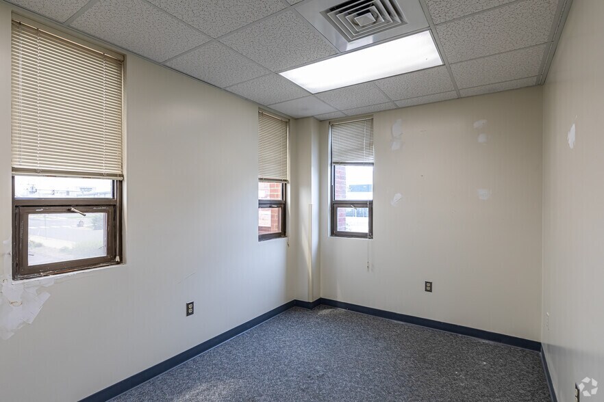 More Photos Of 125 Liberty St, Springfield Medical For Lease