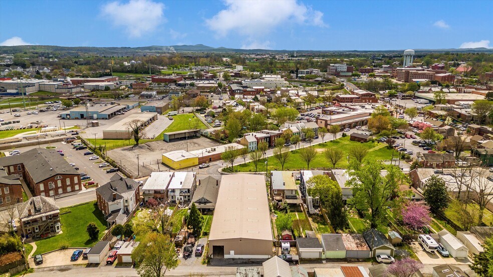 More Photos Of 329 E 2nd St, Frederick Warehouse For Lease