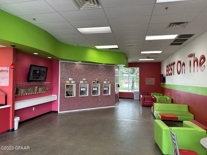 More Photos Of 3221 32nd Ave S, Grand Forks Unknown For Lease