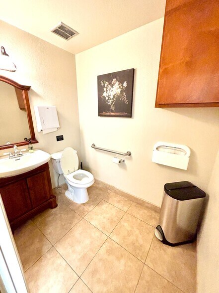 More Photos Of 6502-6564 E Carondelet Dr, Tucson Medical For Sale