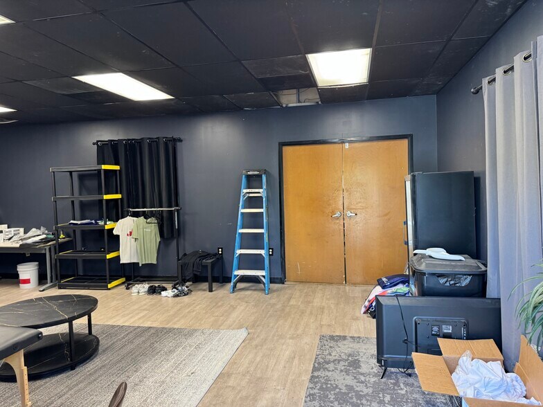 More Photos Of 1106 Smith Rd, Austin Warehouse For Lease